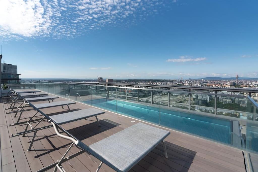 Hoch Hinaus, Neu Und Stilvoll Mit Pool Am Dach Apartment เวียนนา ภายนอก รูปภาพ