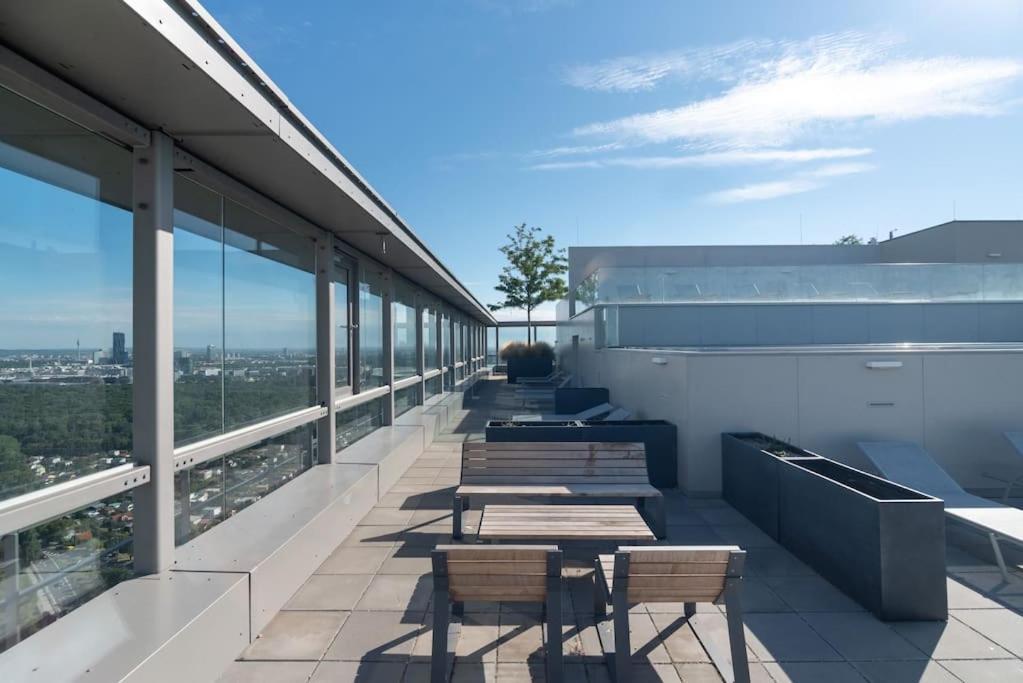 Hoch Hinaus, Neu Und Stilvoll Mit Pool Am Dach Apartment เวียนนา ภายนอก รูปภาพ