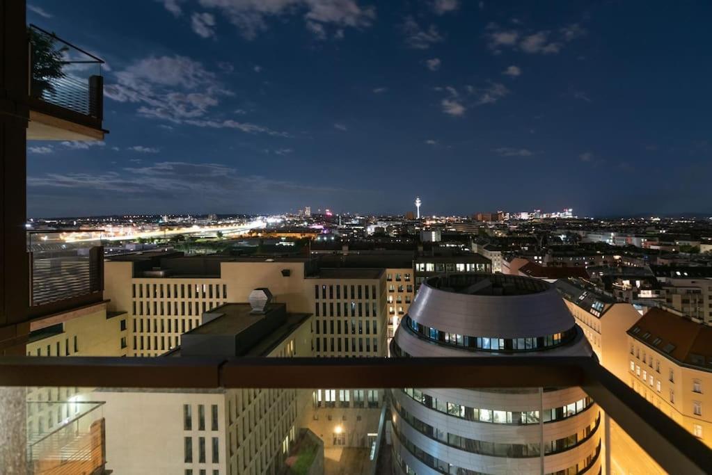 Hoch Hinaus, Neu Und Stilvoll Mit Pool Am Dach Apartment เวียนนา ภายนอก รูปภาพ