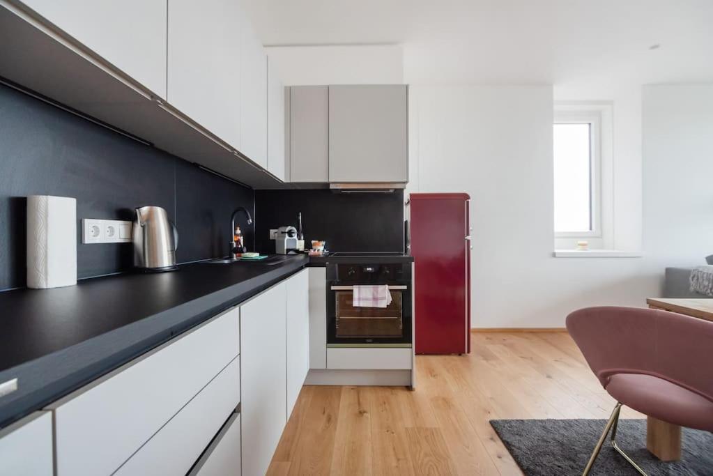 Hoch Hinaus, Neu Und Stilvoll Mit Pool Am Dach Apartment เวียนนา ภายนอก รูปภาพ