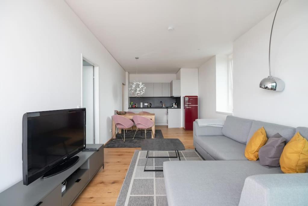 Hoch Hinaus, Neu Und Stilvoll Mit Pool Am Dach Apartment เวียนนา ภายนอก รูปภาพ