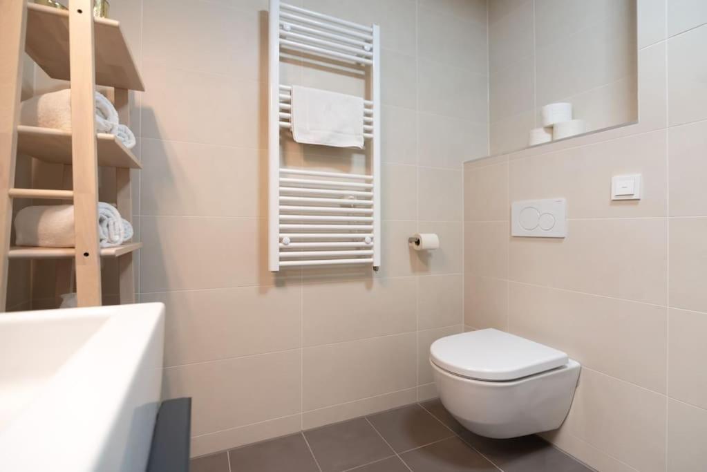 Hoch Hinaus, Neu Und Stilvoll Mit Pool Am Dach Apartment เวียนนา ภายนอก รูปภาพ