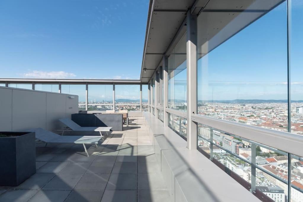 Hoch Hinaus, Neu Und Stilvoll Mit Pool Am Dach Apartment เวียนนา ภายนอก รูปภาพ